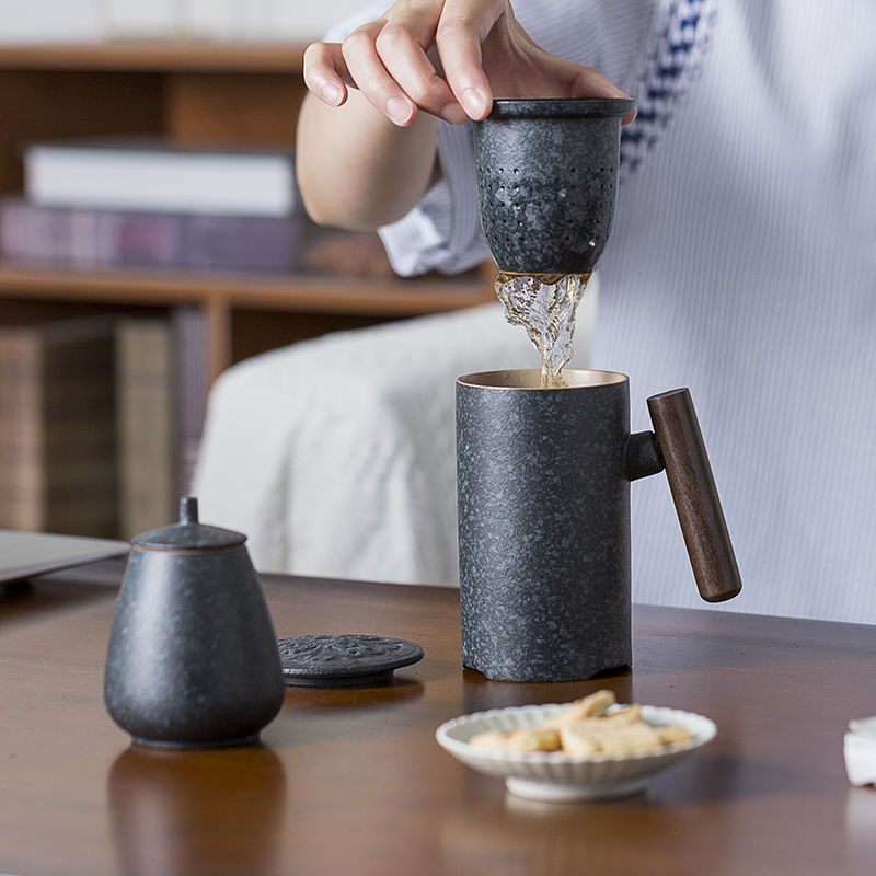 Gorgeous Ceramic Tea Pot with Integrated Filter